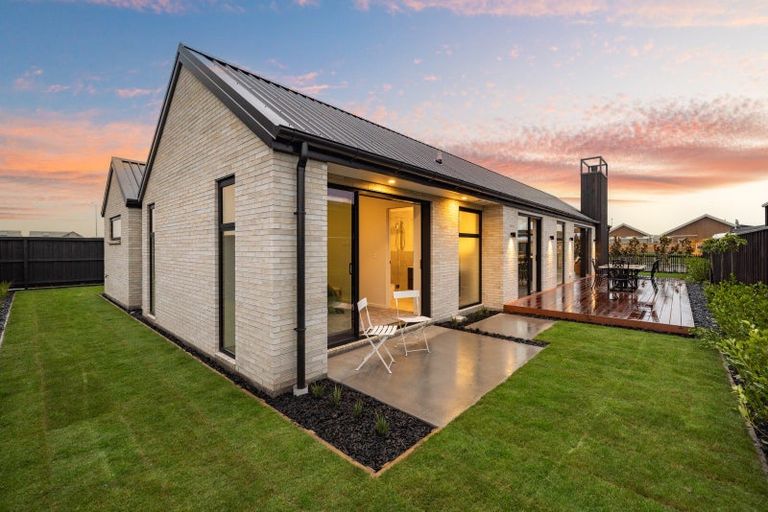 Photo of property in 19 Perehia Mews, Marshland, Christchurch, 8083