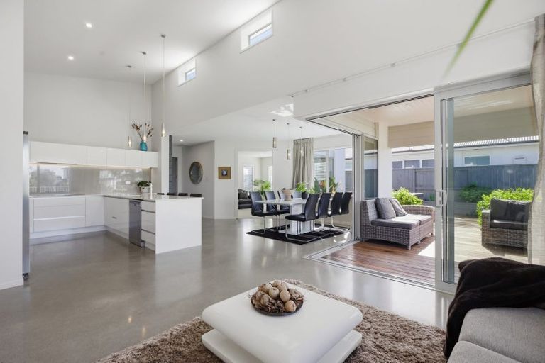 Photo of property in 42 Cassinia Close, Papamoa Beach, Papamoa, 3118