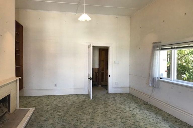 Photo of property in 18 Talavera Terrace, Kelburn, Wellington, 6012