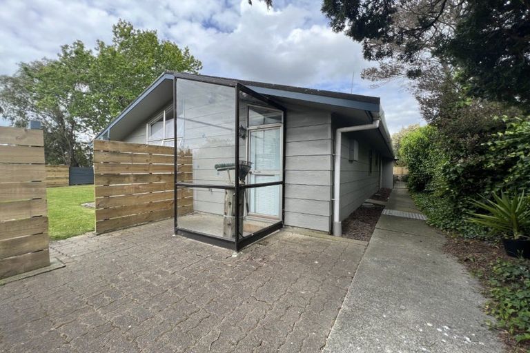 Photo of property in 32a Dunk Place, Milson, Palmerston North, 4414