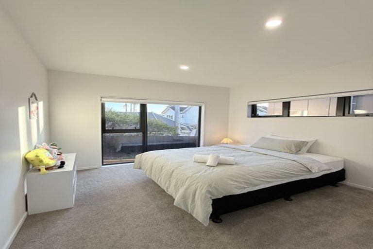 Photo of property in 584e Beach Road, Rothesay Bay, Auckland, 0630