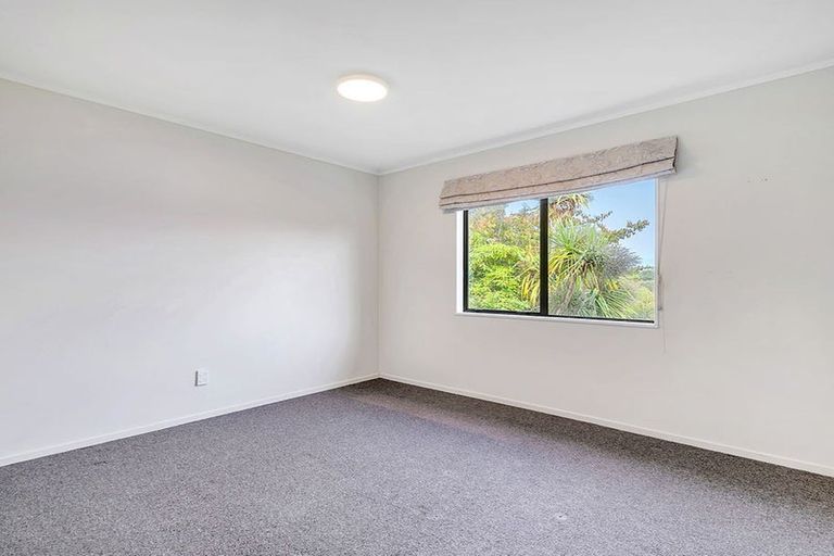 Photo of property in 17 Omapere Street, Whitby, Porirua, 5024