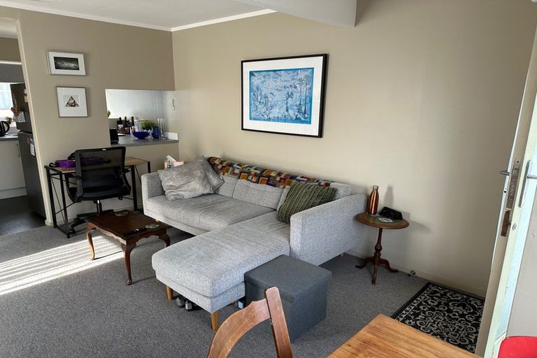 Photo of property in 3/49 Apu Crescent, Lyall Bay, Wellington, 6022