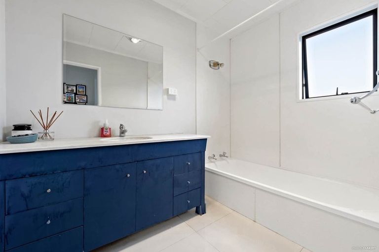 Photo of property in 9 Riserra Drive, Ranui, Auckland, 0612