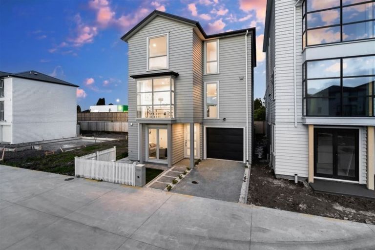 Photo of property in 15 Nephrite Lane, Henderson, Auckland, 0610