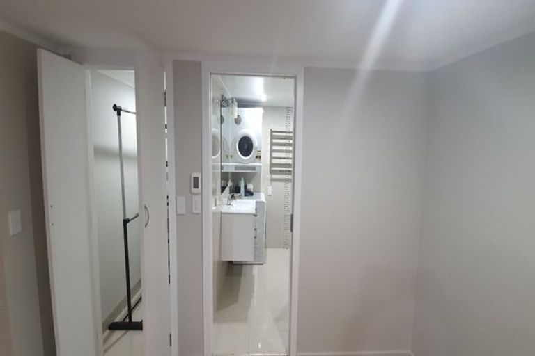 Photo of property in 1/224 Forrest Hill Road, Forrest Hill, Auckland, 0620