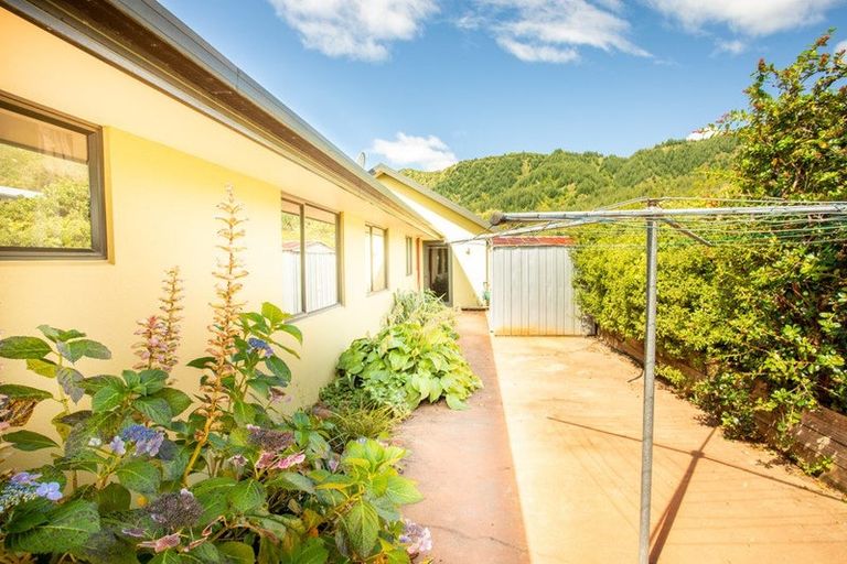Photo of property in 28 Nyhane Drive, Ligar Bay, Takaka, 7183
