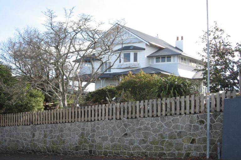 Photo of property in 5 Cobden Road, Bluff Hill, Napier, 4110
