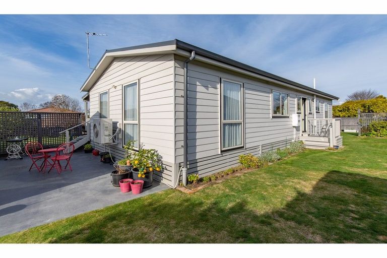 Photo of property in 45 Royal Park Drive, Parklands, Christchurch, 8083