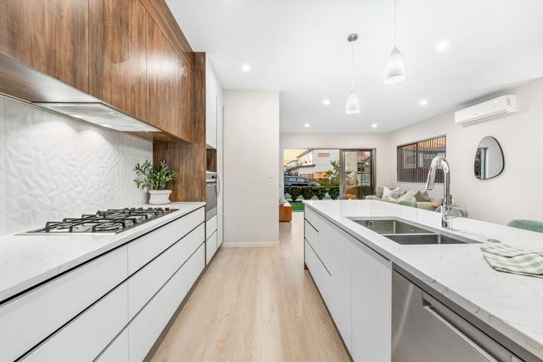 Photo of property in 3 Tarras Road, Kumeu, 0810