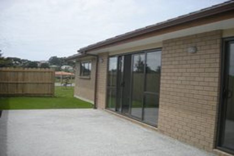 Photo of property in 19 Saltwood Street, Red Beach, 0932