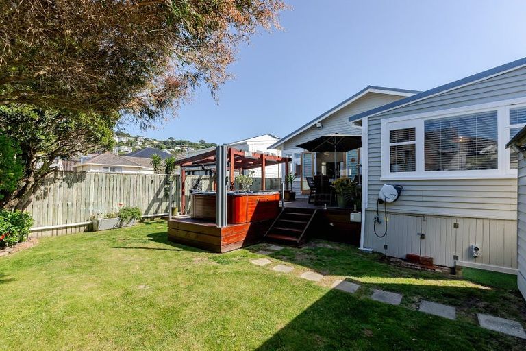 Photo of property in 9 Wha Street, Lyall Bay, Wellington, 6022