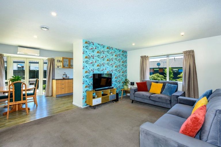Photo of property in 7b Ronald George Place, Parklands, Christchurch, 8083