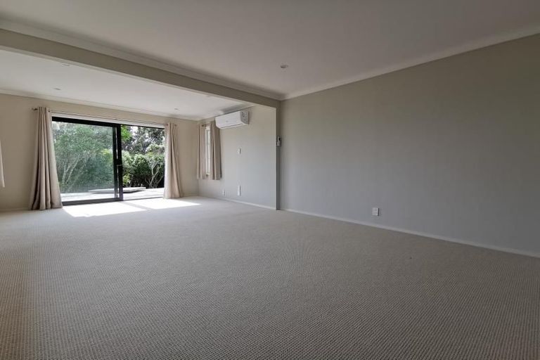 Photo of property in 96 Glanmire Road, Newlands, Wellington, 6037