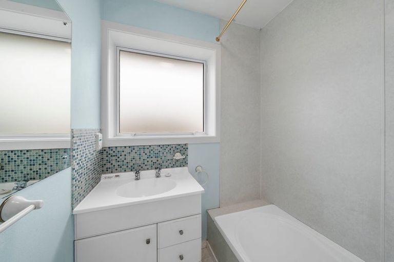 Photo of property in 77 Farquhars Road, Redwood, Christchurch, 8051