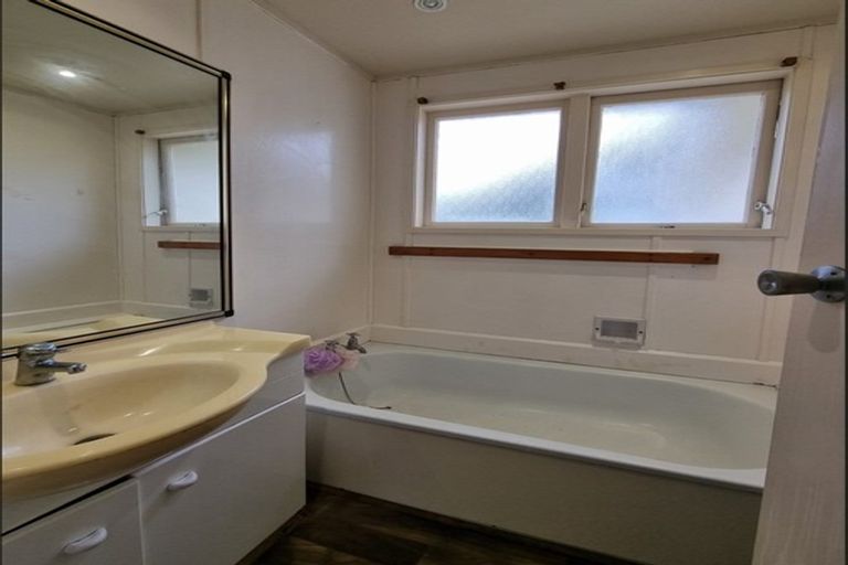 Photo of property in 18 Dunraven Place, Torbay, Auckland, 0630