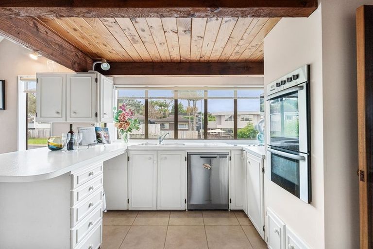 Photo of property in 1 Adonis Place, Half Moon Bay, Auckland, 2012