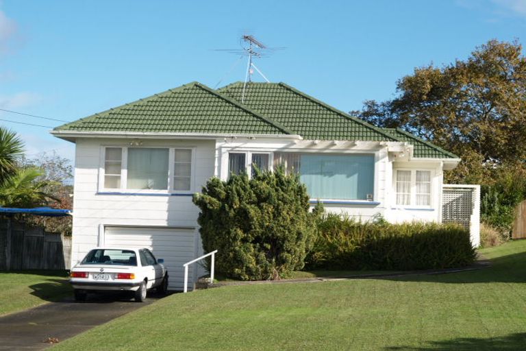 Photo of property in 27 Churchill Road, Cockle Bay, Auckland, 2014