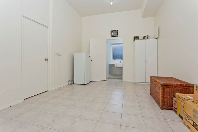 Photo of property in 164a Sunnynook Road, Sunnynook, Auckland, 0620