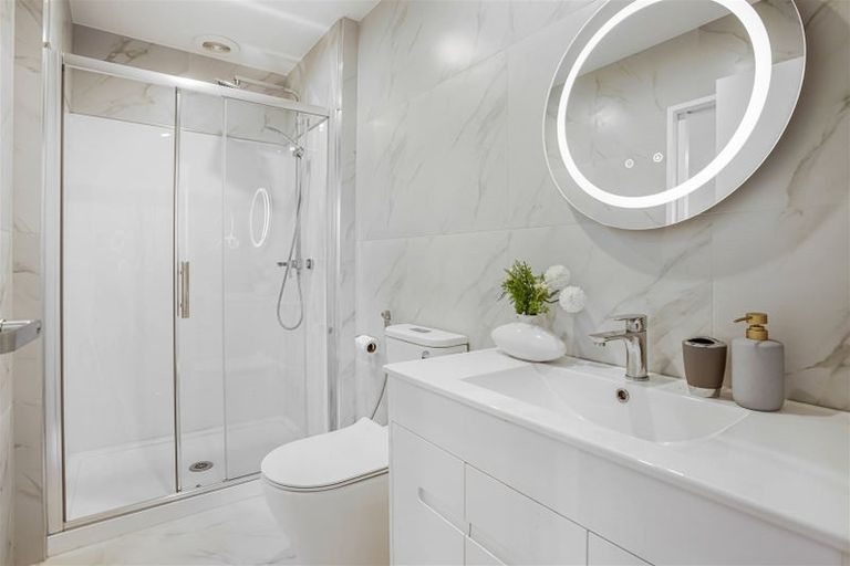 Photo of property in 96b Sturges Road, Henderson, Auckland, 0612