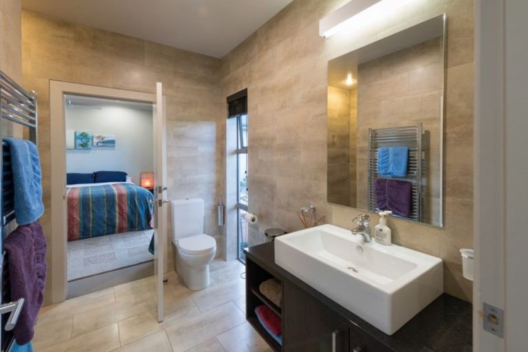 Photo of property in 5 Hollyhock Lane, Wanaka, 9305