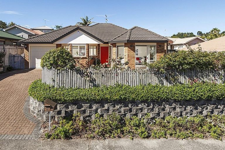 Photo of property in 11 Angel Way, Stanmore Bay, Whangaparaoa, 0932