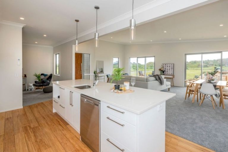 Photo of property in 42a Strathnaver Drive, Waikawa Beach, Manakau, 5573