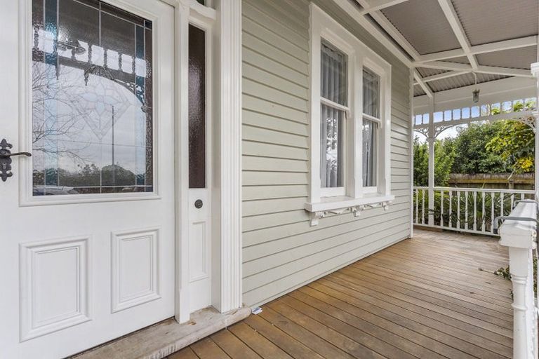 Photo of property in 140 Coronation Road, Mangere Bridge, Auckland, 2022