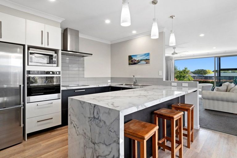 Photo of property in 2 Gane Place, Omokoroa, 3114