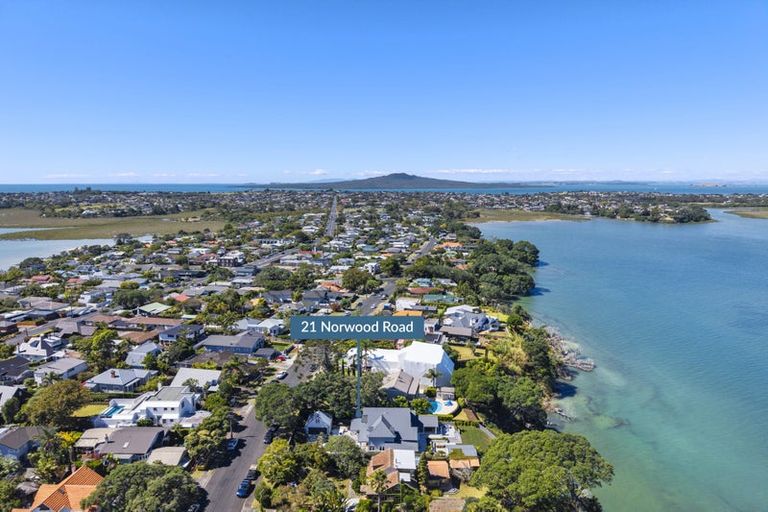 Photo of property in 21 Norwood Road, Bayswater, Auckland, 0622