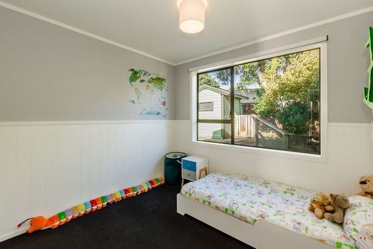 Photo of property in 1 Freyberg Crescent, Waikanae Beach, Waikanae, 5036