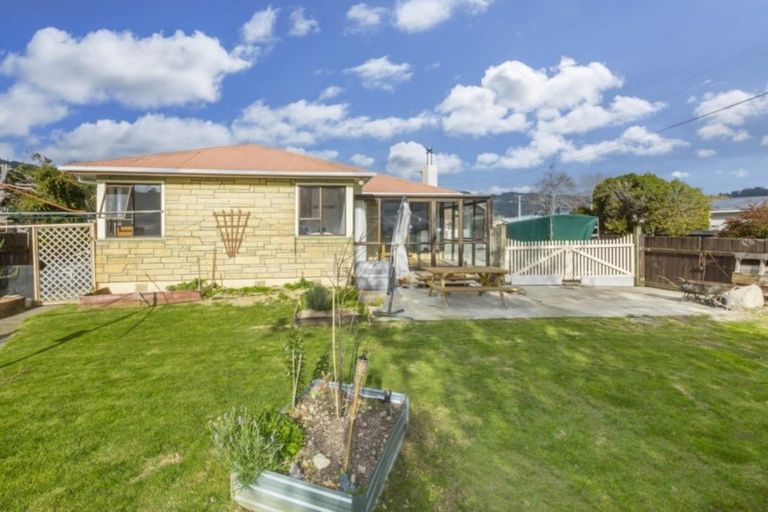 Photo of property in 16 Richard Grove, Stokes Valley, Lower Hutt, 5019