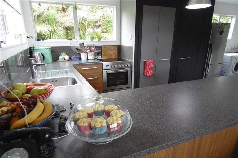 Photo of property in 14 Lombardy Place, Whalers Gate, New Plymouth, 4310