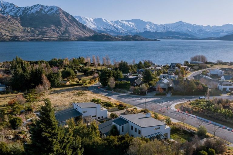Photo of property in 8b Minaret Ridge, Wanaka, 9305