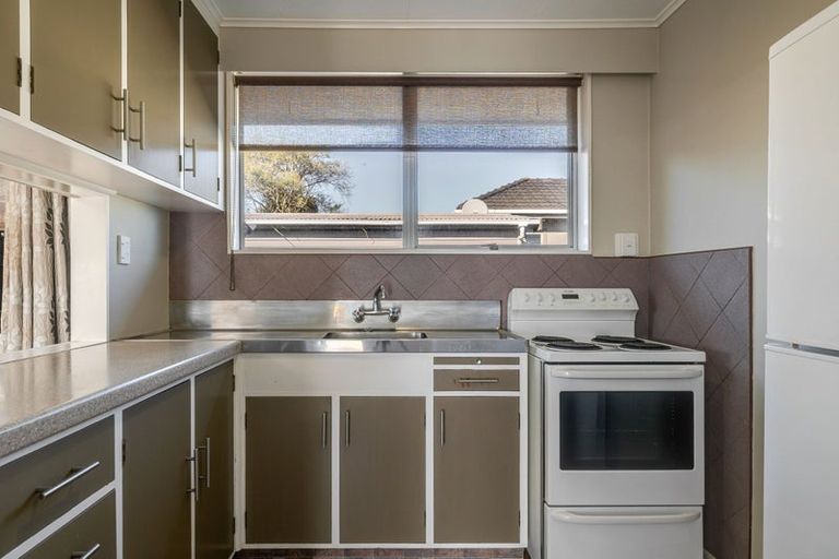 Photo of property in 26 Westmere Place, Takaro, Palmerston North, 4412