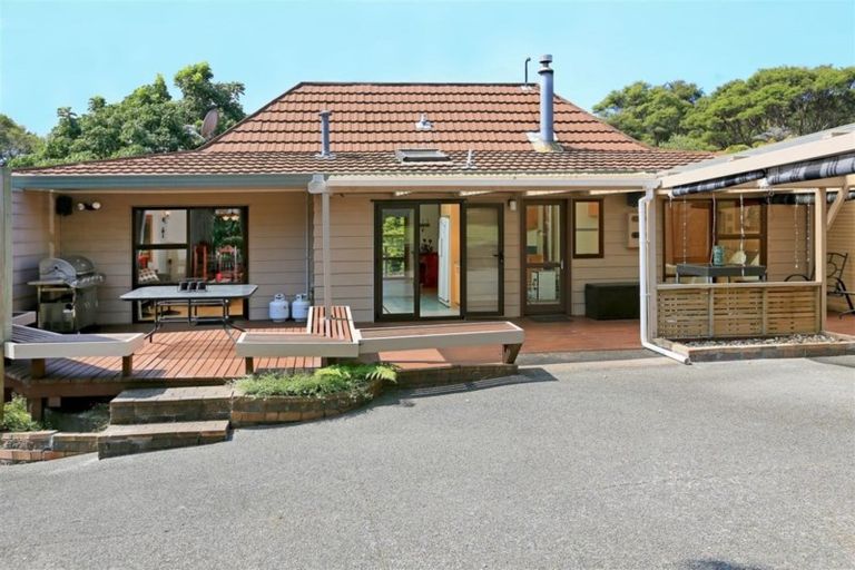 Photo of property in 91 Grassmere Road, Henderson Valley, Auckland, 0612