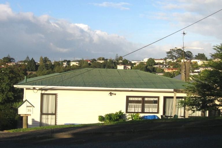 Photo of property in 35 Monarch Avenue, Hillcrest, Auckland, 0627