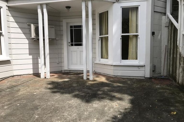 Photo of property in 56 Kelburn Parade, Kelburn, Wellington, 6012