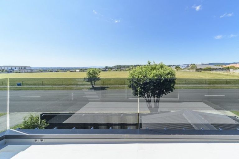 Photo of property in 140 Ruapehu Drive, Fitzherbert, Palmerston North, 4410