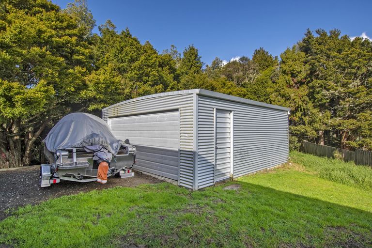 Photo of property in 429 Waikiekie Road North, Waiotira, 0193