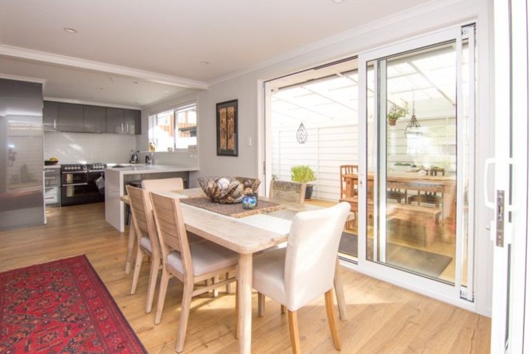 Photo of property in 4 Redwood Grove, Hokowhitu, Palmerston North, 4410