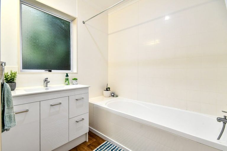 Photo of property in 30b Wellington Street, Pukekohe, 2120