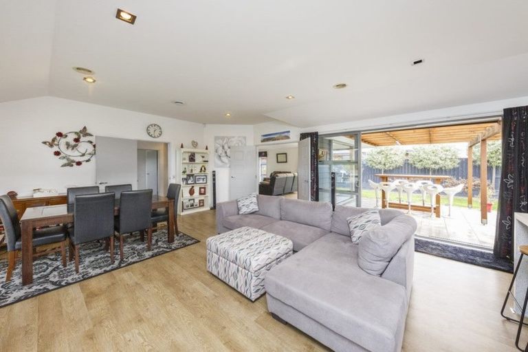 Photo of property in 16 Liberty Grove, Kelvin Grove, Palmerston North, 4414