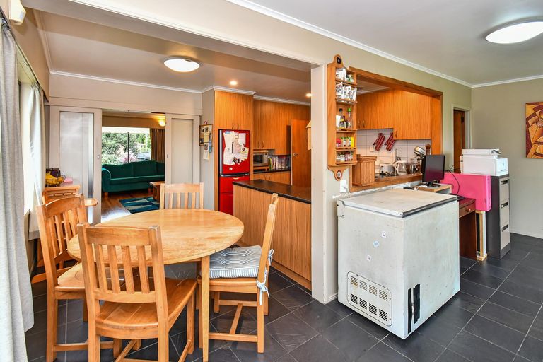 Photo of property in 6 Miles Avenue, Papatoetoe, Auckland, 2025