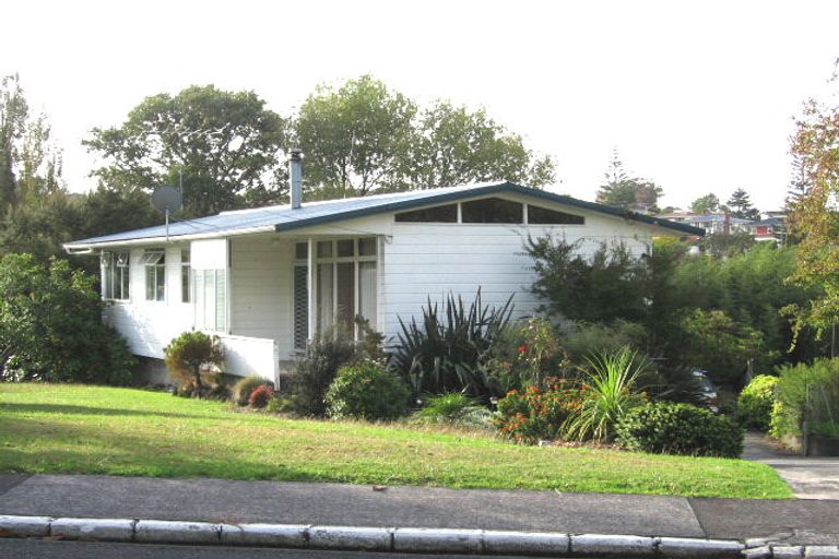 Photo of property in 82 Tiroroa Avenue, Te Atatu South, Auckland, 0610