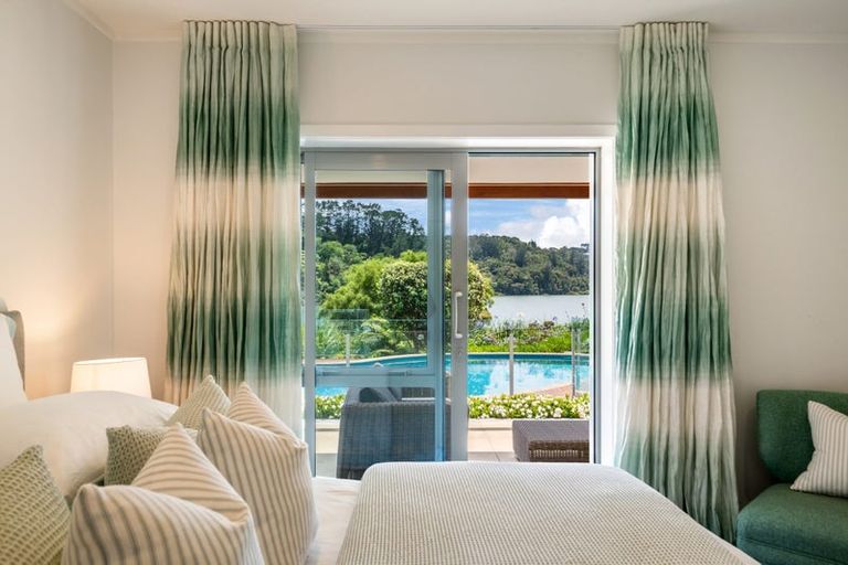 Photo of property in 14 Oscar Road, Greenhithe, Auckland, 0632