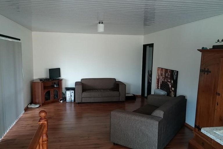 Photo of property in 28 Katrina Place, Massey, Auckland, 0614