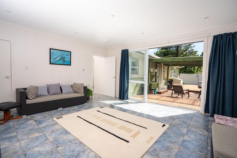 Photo of property in 8 Boscobel Lane, Tawa, Wellington, 5028