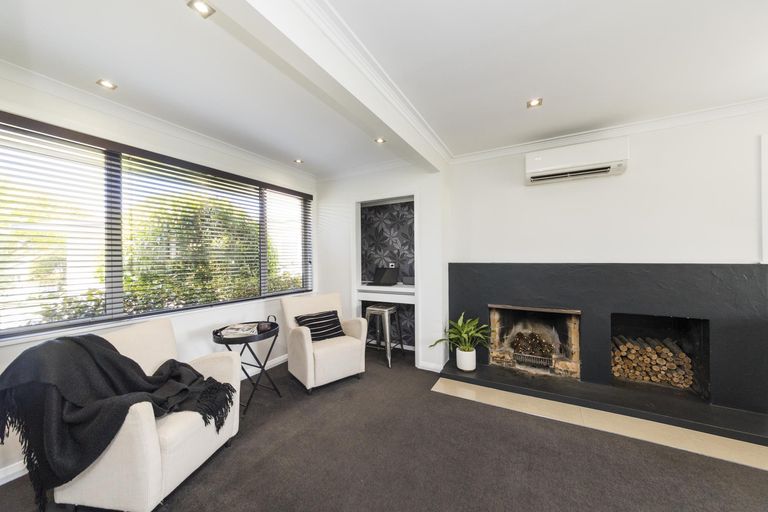 Photo of property in 34 Churchill Avenue, Hokowhitu, Palmerston North, 4410