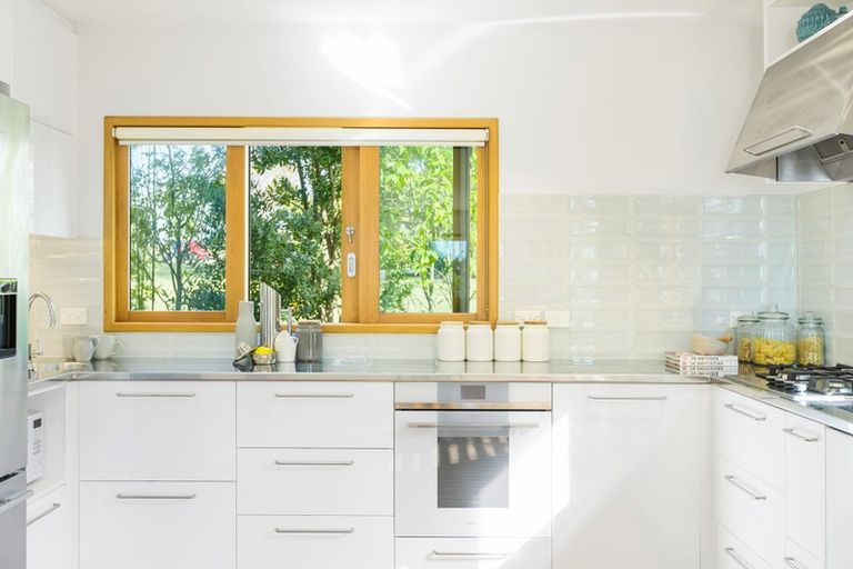 Photo of property in 86 Kitchener Road, Milford, Auckland, 0620